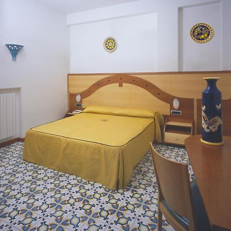Hotel Bristol В'єтрі Екстер'єр фото