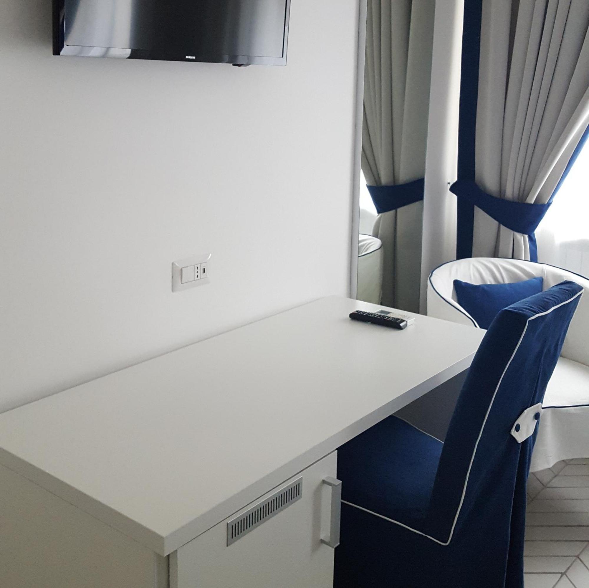Hotel Bristol В'єтрі Екстер'єр фото